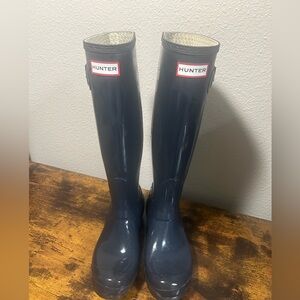 Authentic Hunter Boots, Navy blue matte finish; Women’s Size 7.